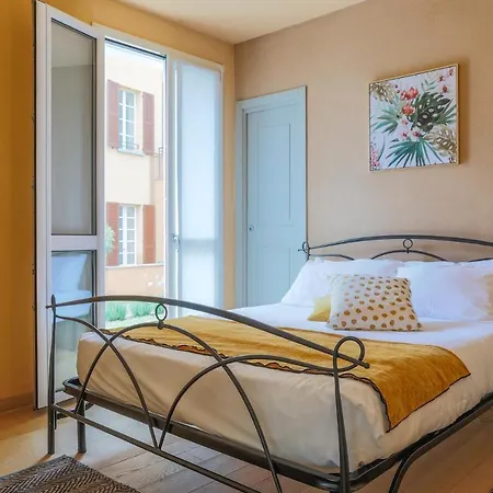 Lakefront Contemporary - By My In *