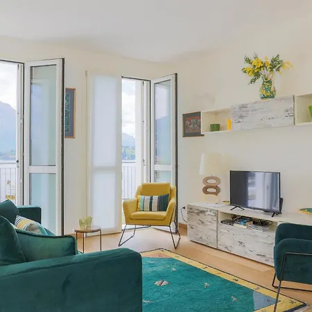 דירה Lakefront Contemporary - By My In