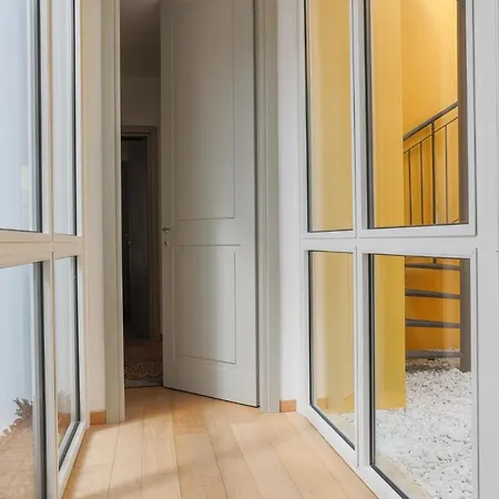 Lakefront Contemporary - By My In Апартаменты *