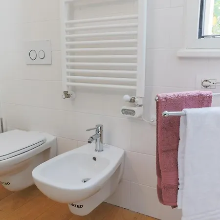 Διαμέρισμα Lakefront Contemporary - By My In